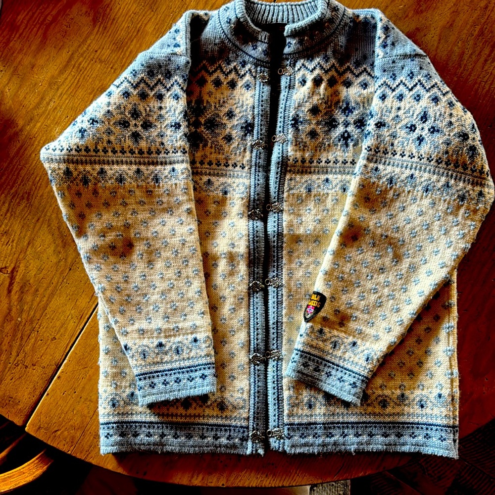 Vintage Norwegian hand knit sweater small